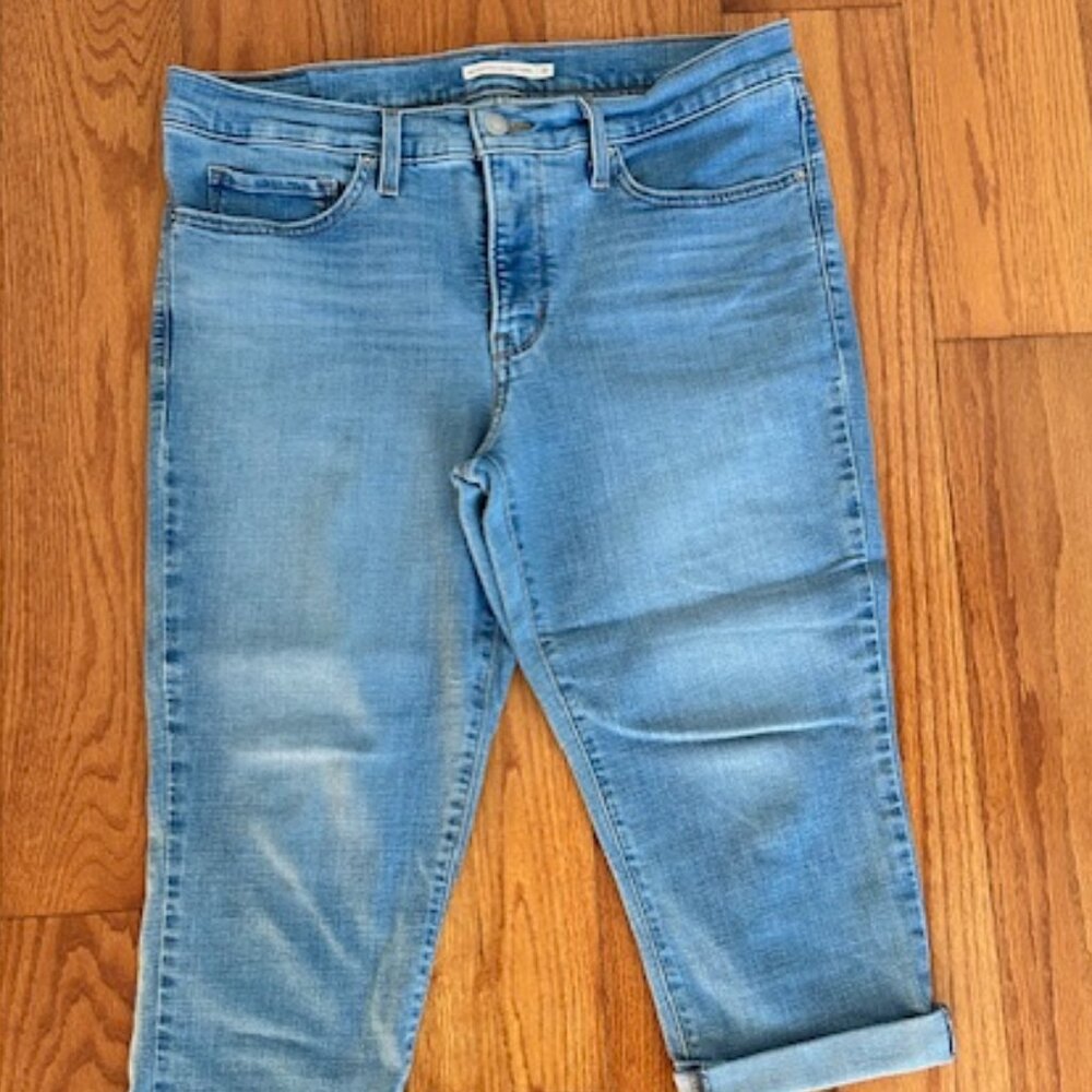 Levis 311 Shaping Skinny Capri Jeans